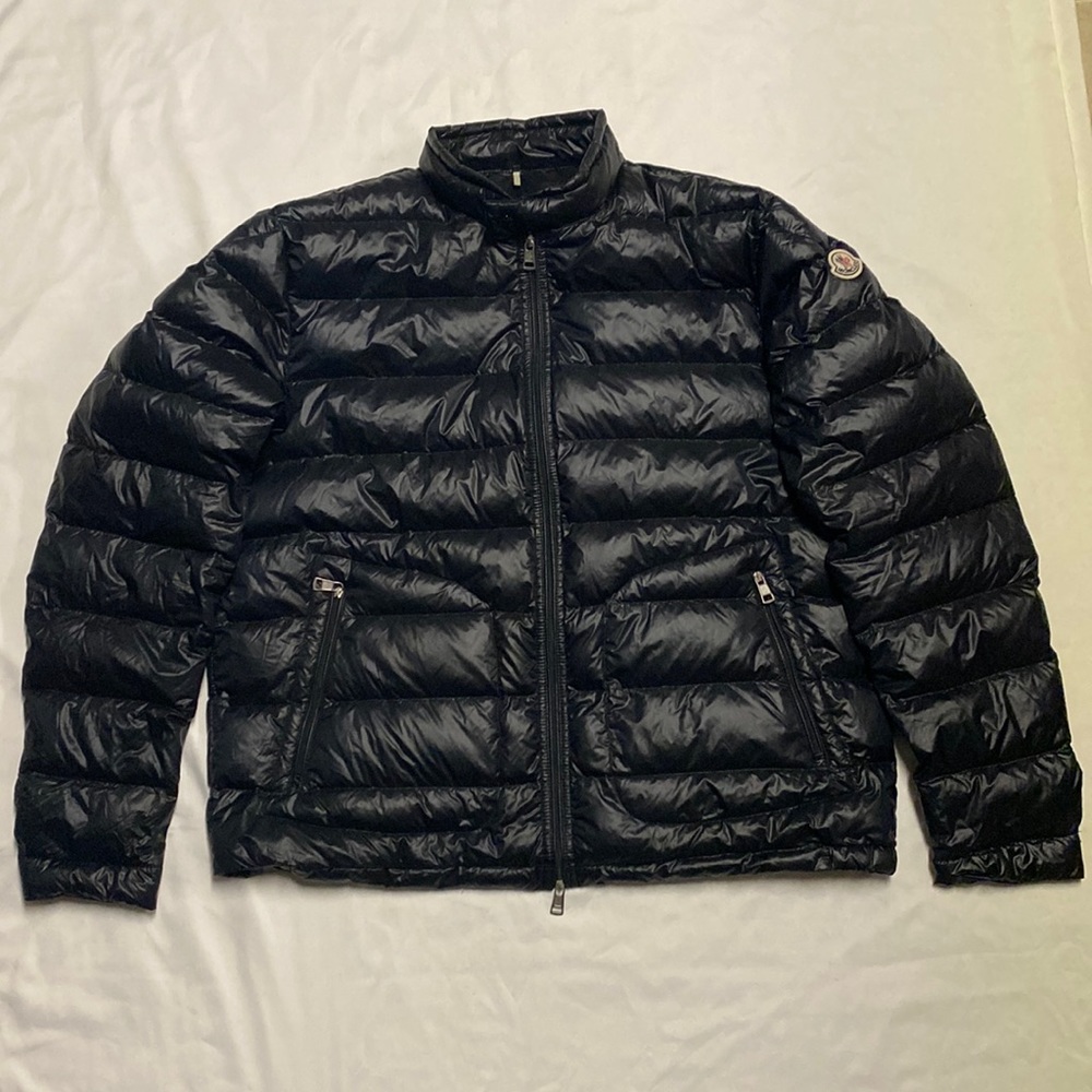 Moncler Men's Acorus size 6 with box